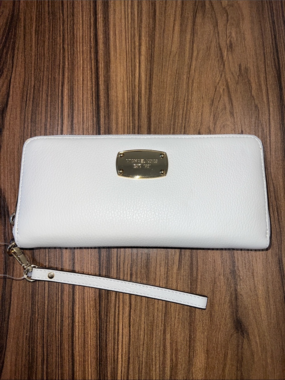 AUTH MICHAEL KORS Cream Leather Wristlet Wallet - Gold Plate